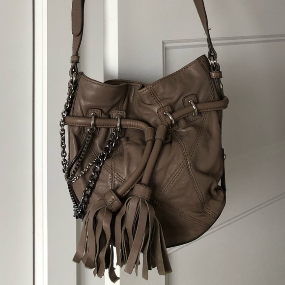 Hype chain detail bucket bag crossbody - Picture 5 of 6